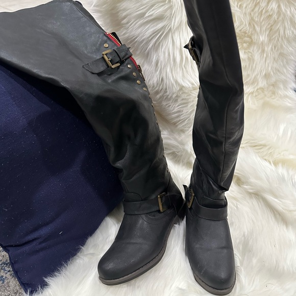 Edgy steampunk knee high boots. Very unique and very comfortable. - Picture 3 of 7